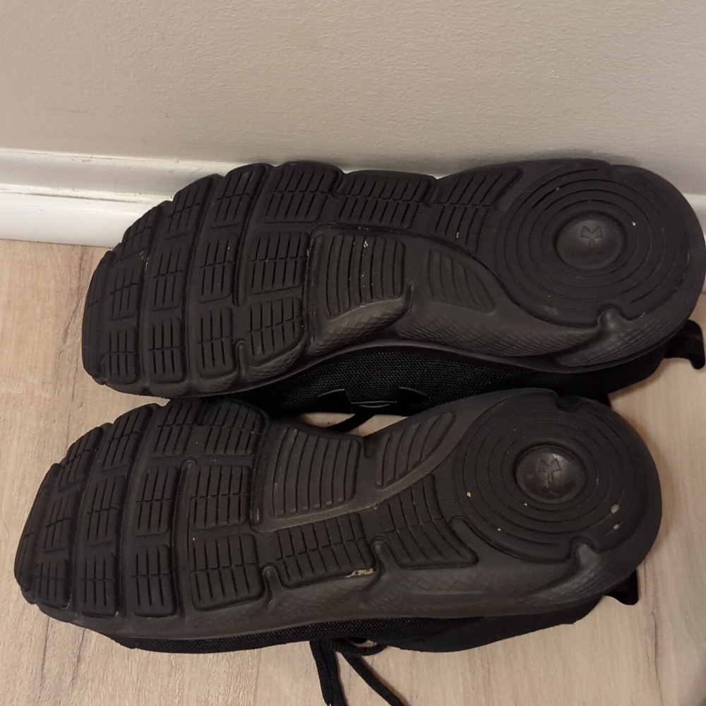 Sz.8 Under Armour Charged Assert All Black Sneakers - Picture 12 of 14